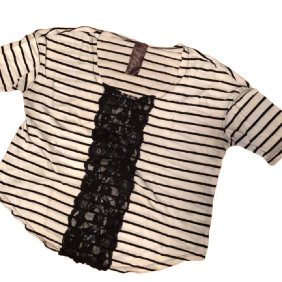 ♠️PRETTY TEE♠️ - Picture 1 of 3